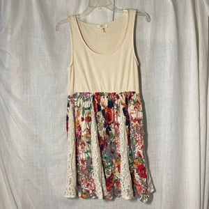 Entro from Anthropologie Woman’s floral mixes texture dress. Tank top dress Lace
